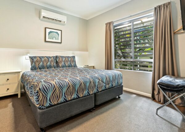 Private luxury king with twin split