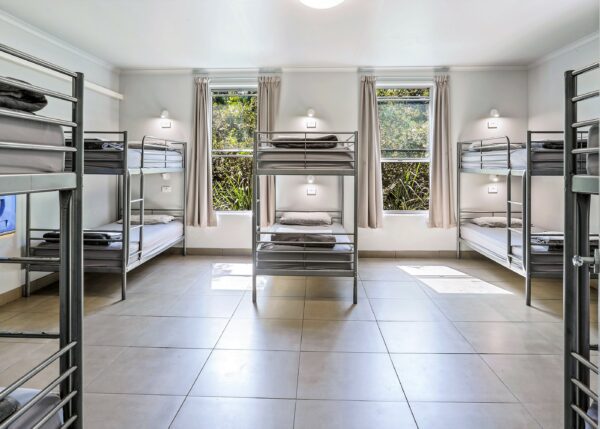 10 bed room light and airy