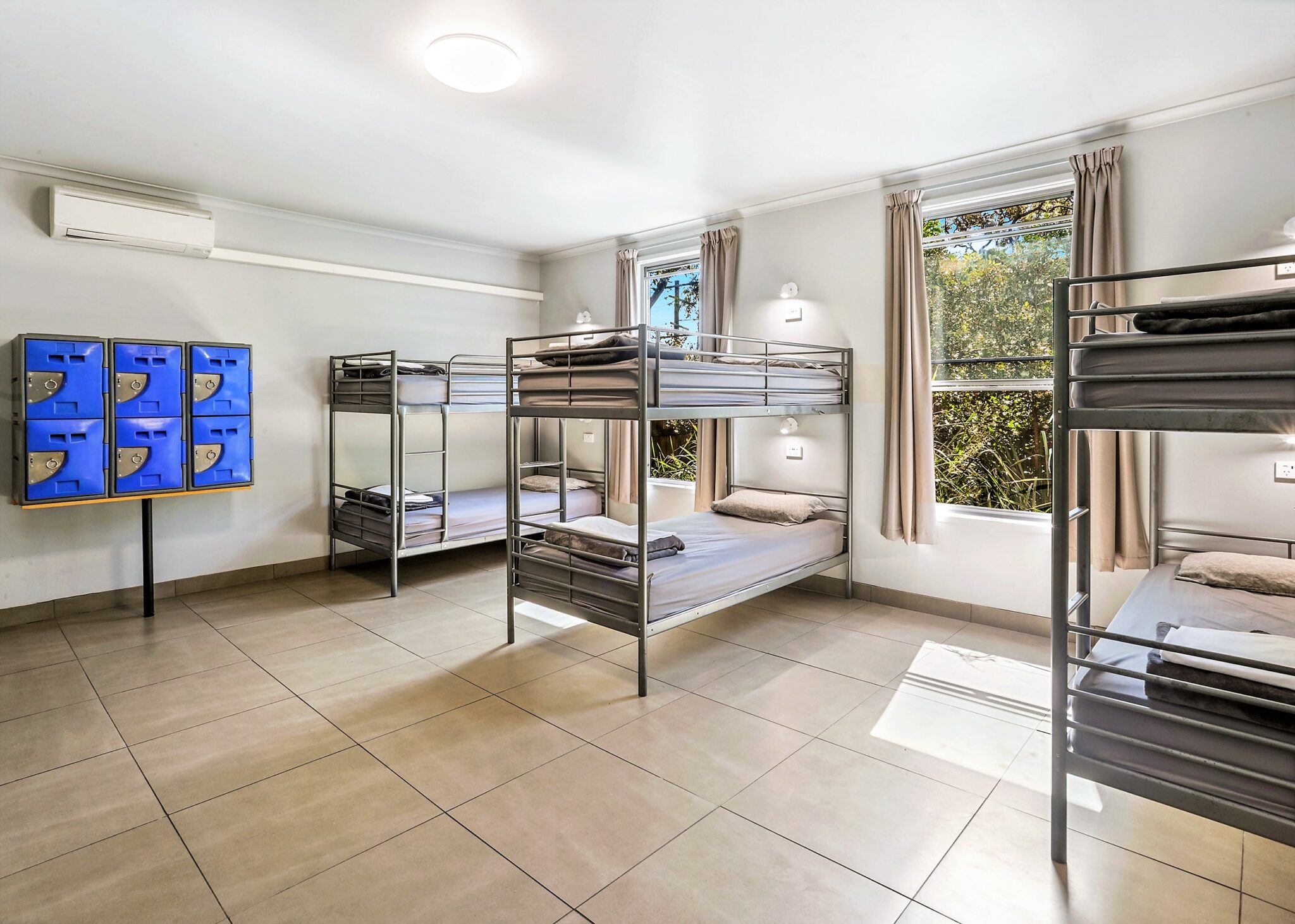 10 bed share with ensuite, air-conditioning