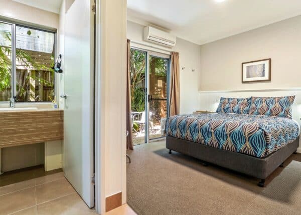 Luxury queen with ensuite and private courtyard