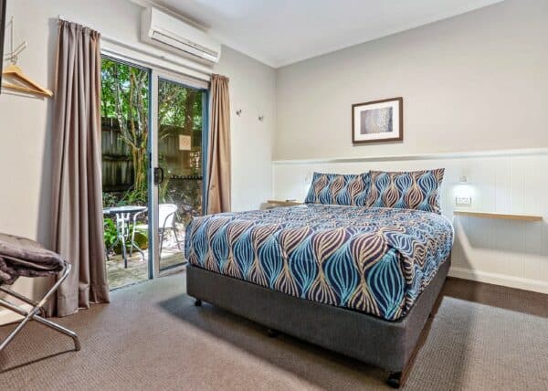 Luxury hotel style queen with courtyard
